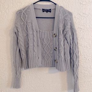 Cropped sweaters 🤍